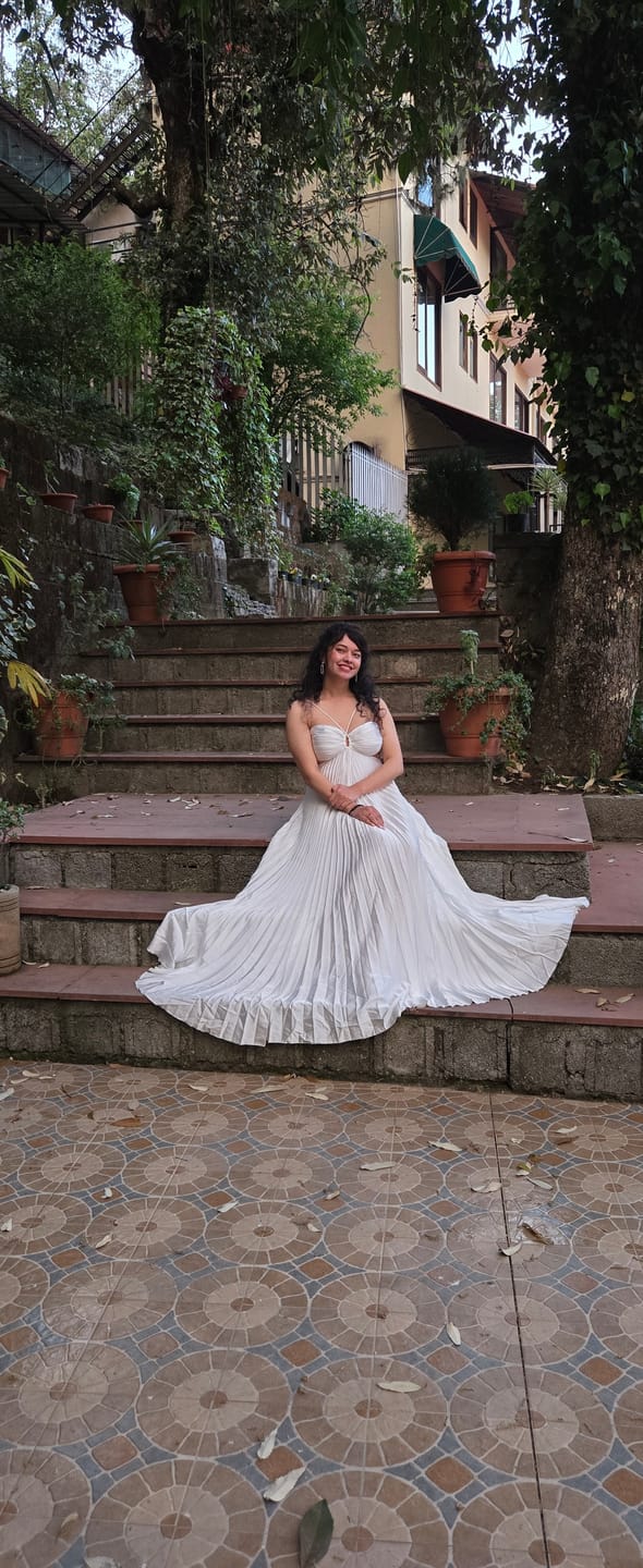 Customer photo review of Hay Luxe Pleated Flowy Maxi Dress