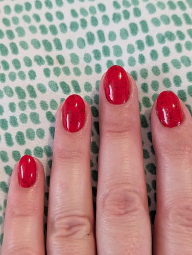 Customer photo review of Macarons Gel Polish Didier Lab 'Red Chilli'