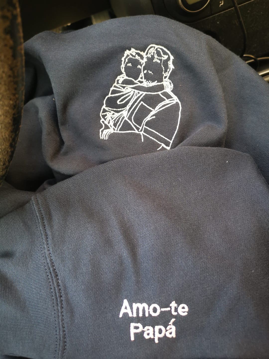 Customer photo review of Hoodie Retrato Line Art Personalizável