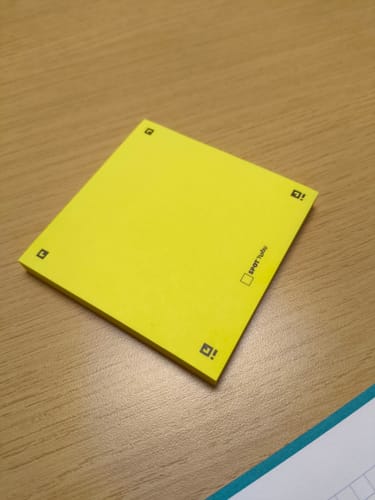Avis photo d'un client sur Oxford Spot Notes Blocs Pense-Bêtes  #7,5x7,5 cm - Sous film - Repositionnables - Unie -  80 Feuilles - Compatible SCRIBZEE® - Jaune (6 blocs)