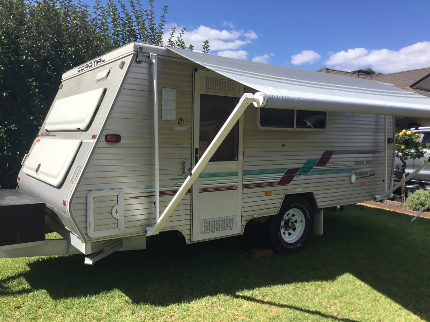Customer photo review of Awnlux Retractable Roll-Out Caravan Awning W-5600NC