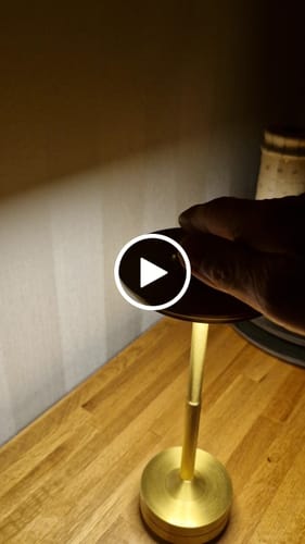 Customer video review of Bordslampa Iron - Portabel - Batteridriven 4000 mAH