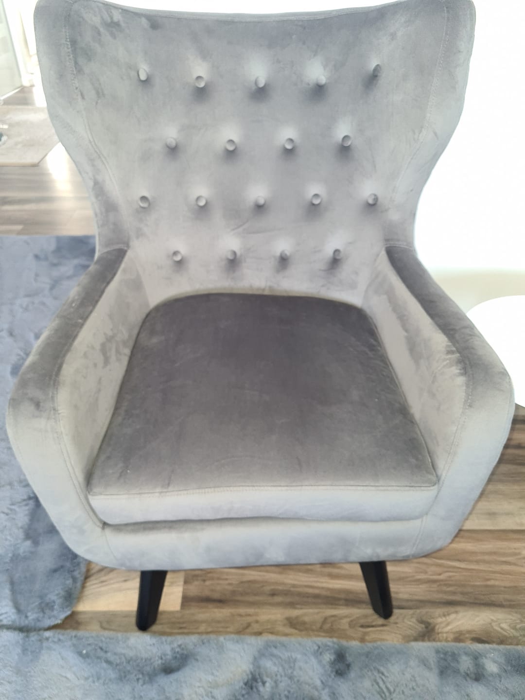 Customer photo review of Fotoliu MARVEL, gri/negru, stofa catifelata/lemn, 75x83x103 cm