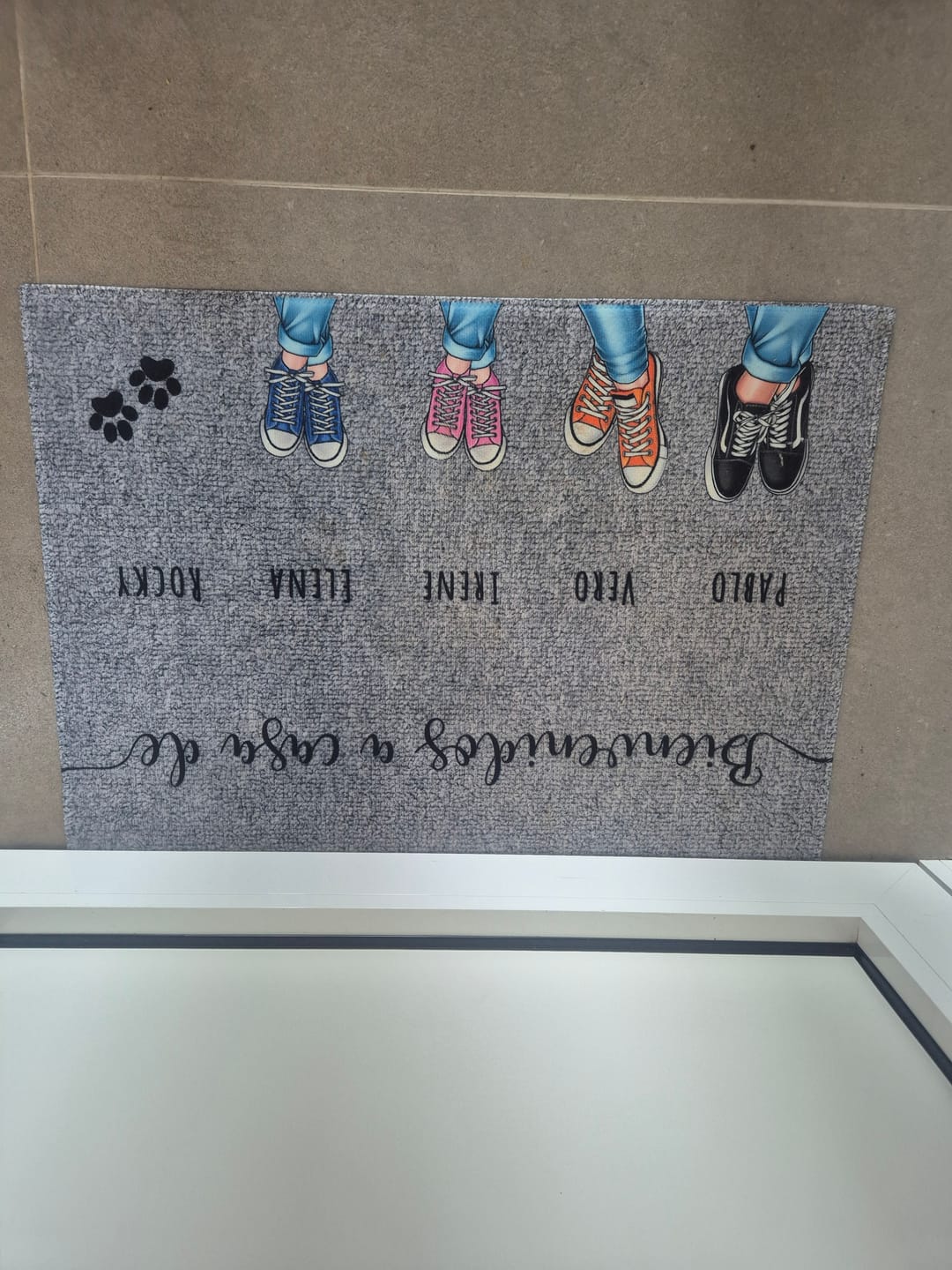 Customer photo review of Zapatos y patas - Felpudo personalizado