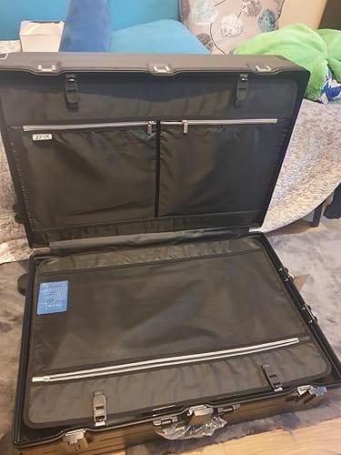 Customer photo review of JLY UrbanNomad - Large Suitcase (77cm)