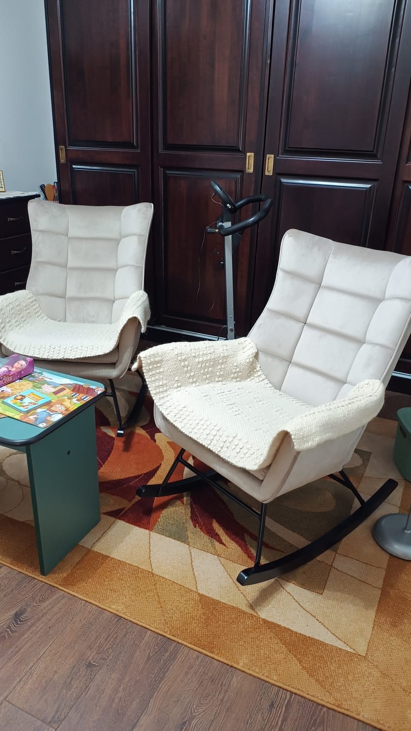 Customer photo review of Fotoliu balansoar BAZALTO, bej/negru, stofa catifelata, 70x90x92 cm