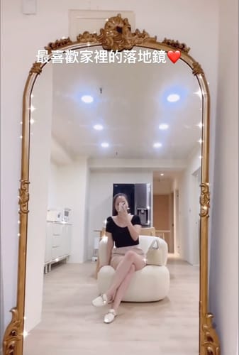 Flora review of 法式復古實木雕花壁掛藝術鏡 燈鏡可 image 1 out of 2