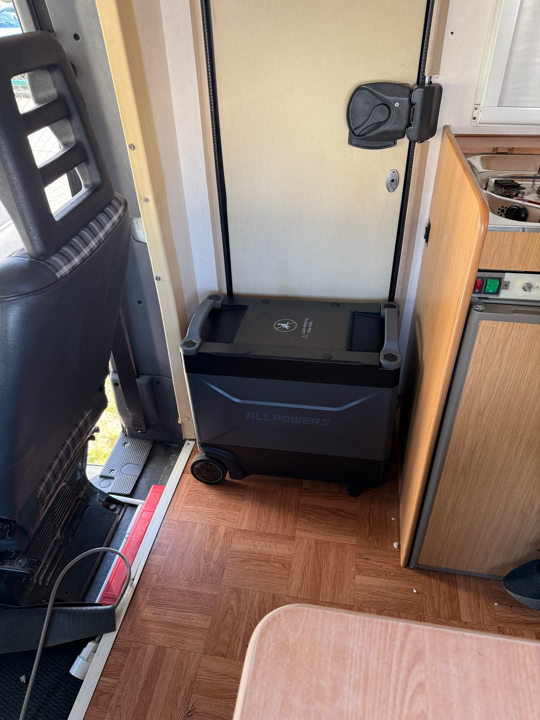 Customer photo review of ALLPOWERS R4000 Portable Power Station 4000W 3456Wh