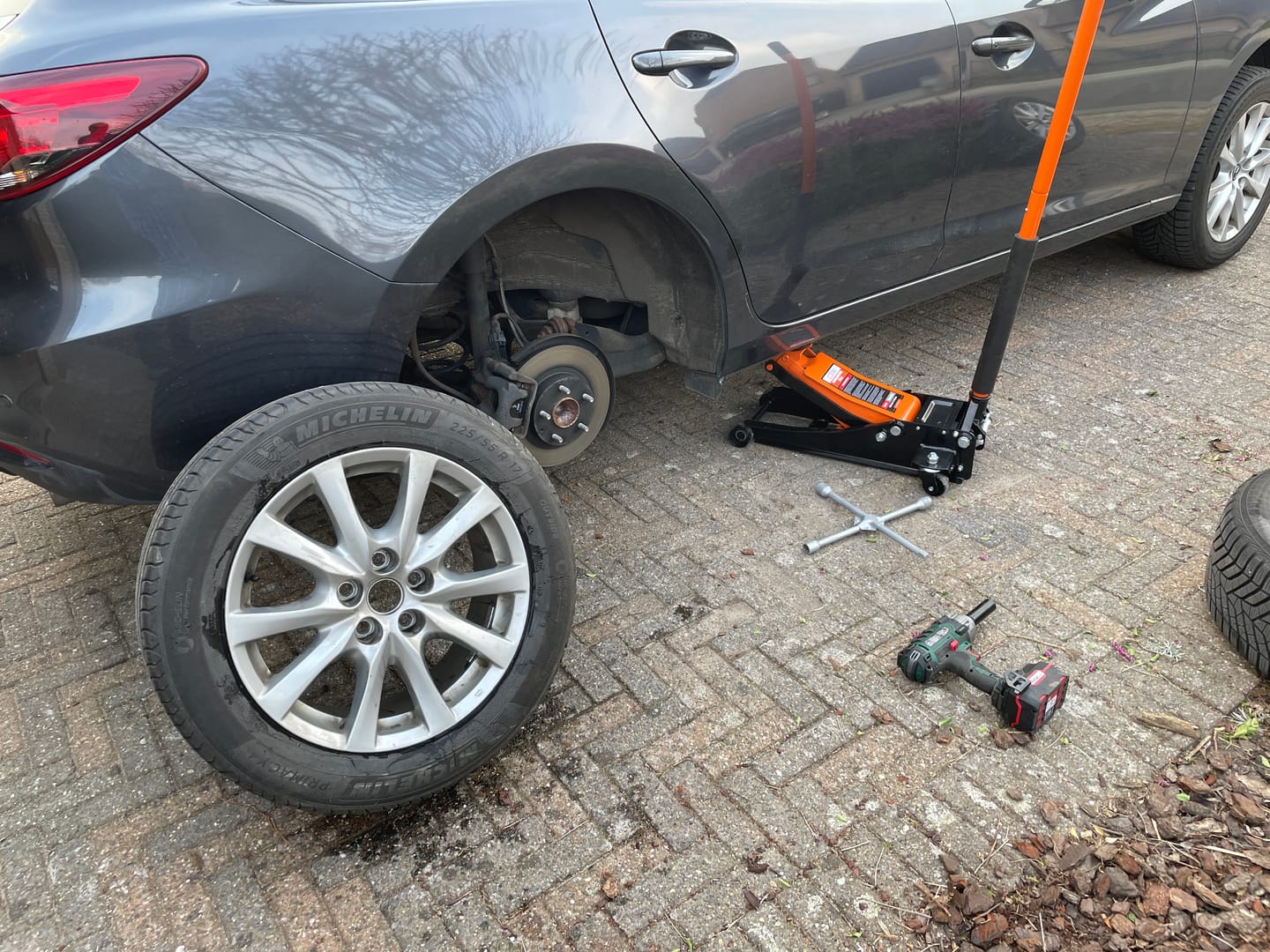 Customer photo review of HDKTOOLS® Garagekrik 3000KG | extra laag 75mm - 465mm | dubbele plunjers | snelle hefboom