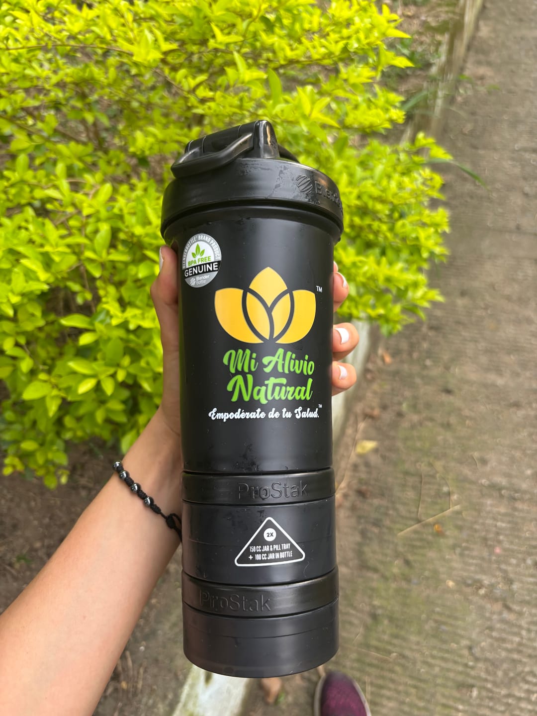 Customer photo review of Blender Bottle 20 oz | Mezclador Portátil para Batidos y Suplementos