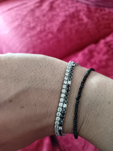 Customer photo review of Bracciale Tennis zirconi Neri e Bianchi 3mm