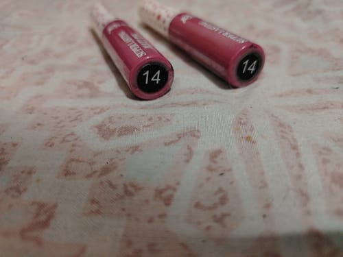 Customer photo review of Super Lasting Matte Ink Lip Gloss