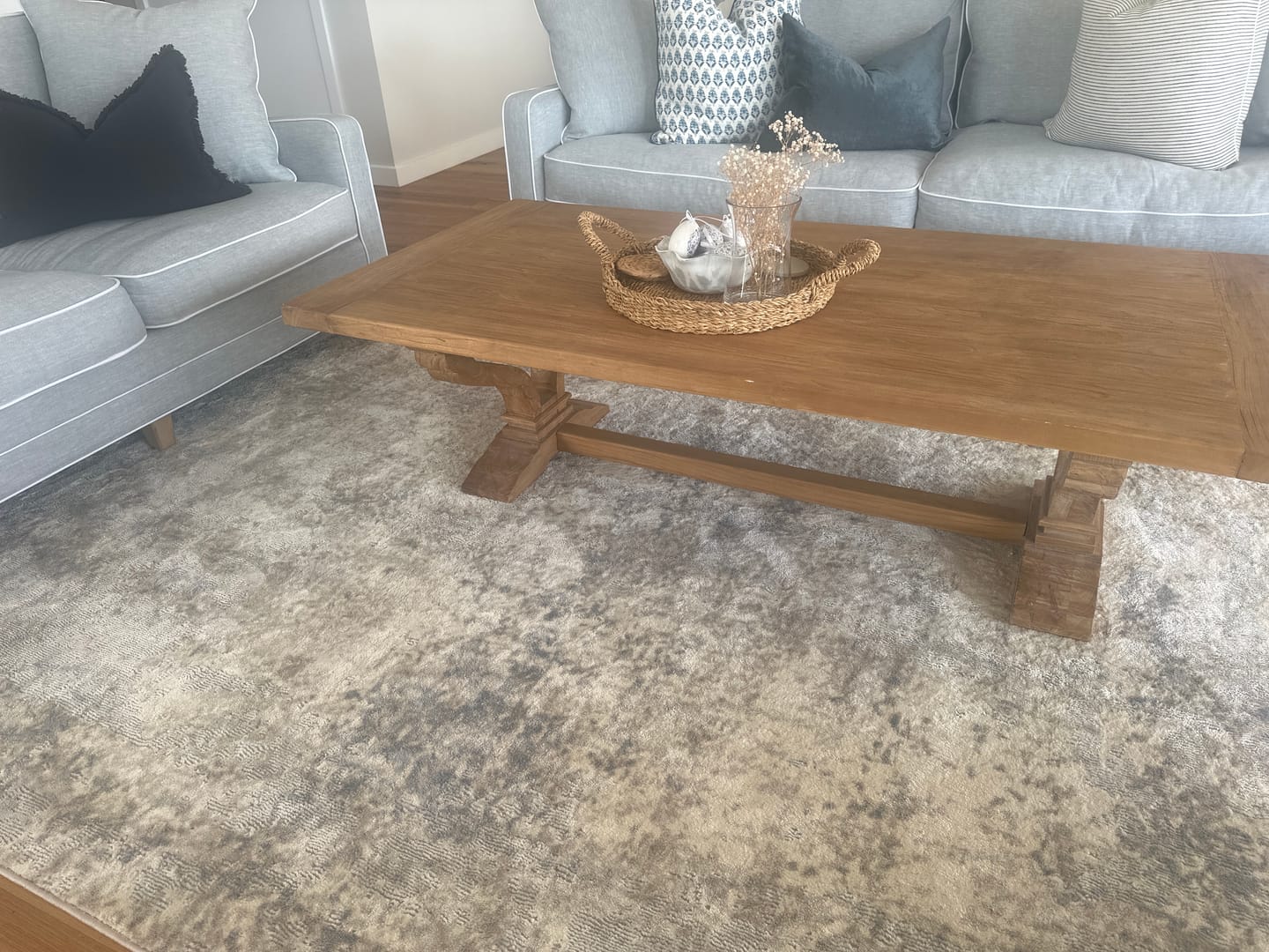 Customer photo review of Farah Distressed Contemporary White Blue Grey Rectangle Rug