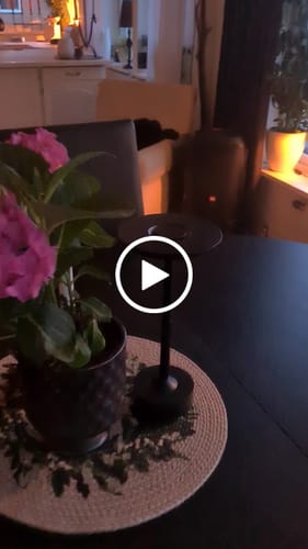 Customer video review of Bordslampa Iron - Portabel - Batteridriven 4000 mAH
