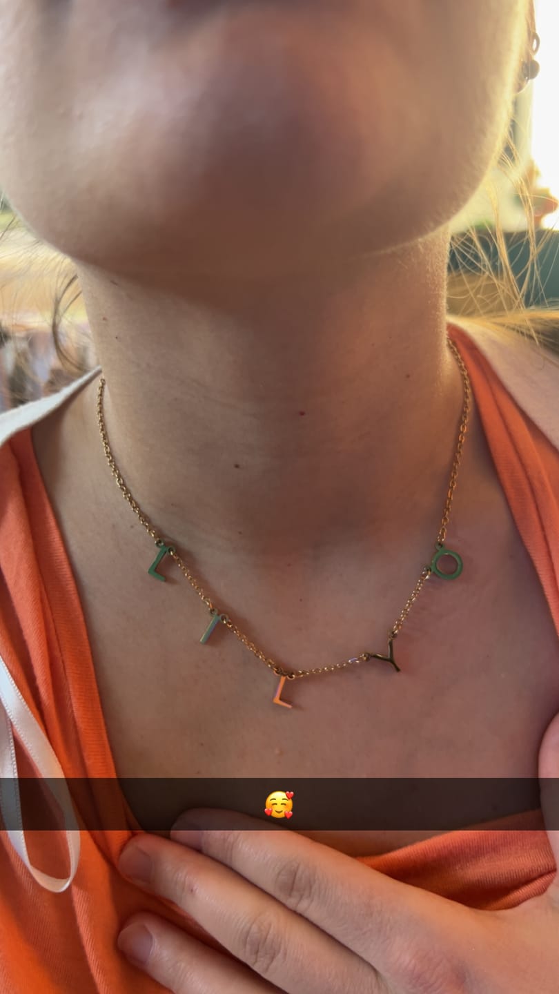 Customer photo review of Collier Choker Initiales Lettres Suspendues