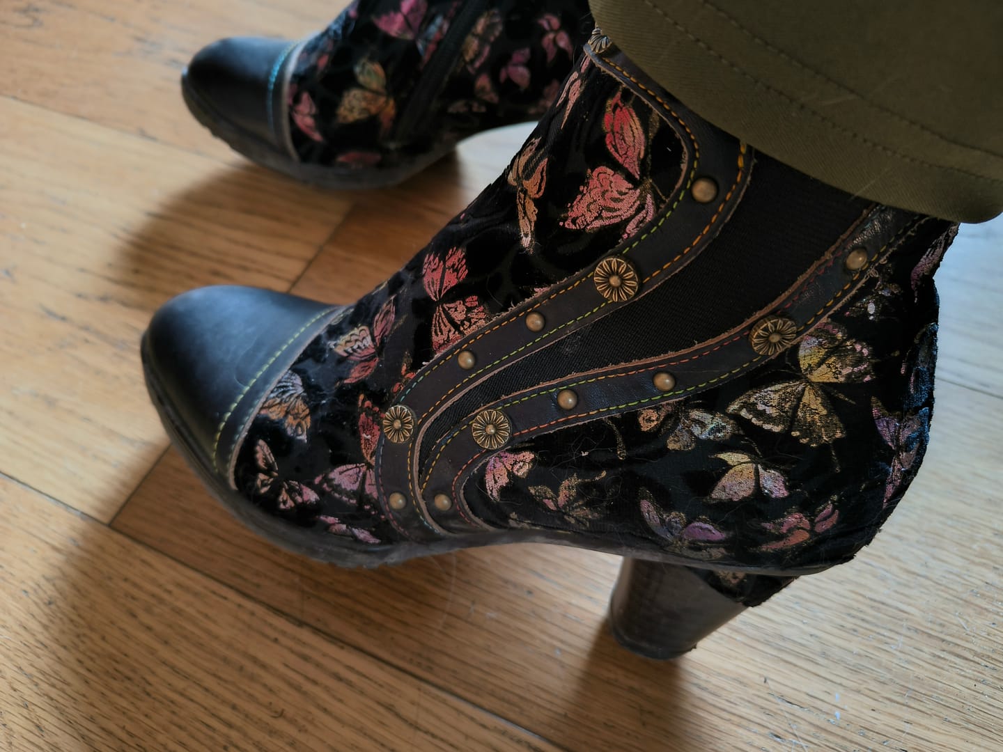 Customer photo review of Vintage Butterfly Elegance Leather Ankle Shoes