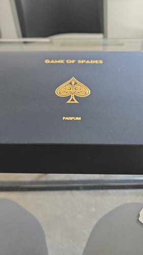 Reseña con foto de un cliente sobre Jo Milano Game Of Spades Parfum Set De 9 Pz Unisex