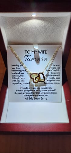Customer photo review of To My Wife - 18k Interlocked-Hearts Necklace Gift Set - SS568V3