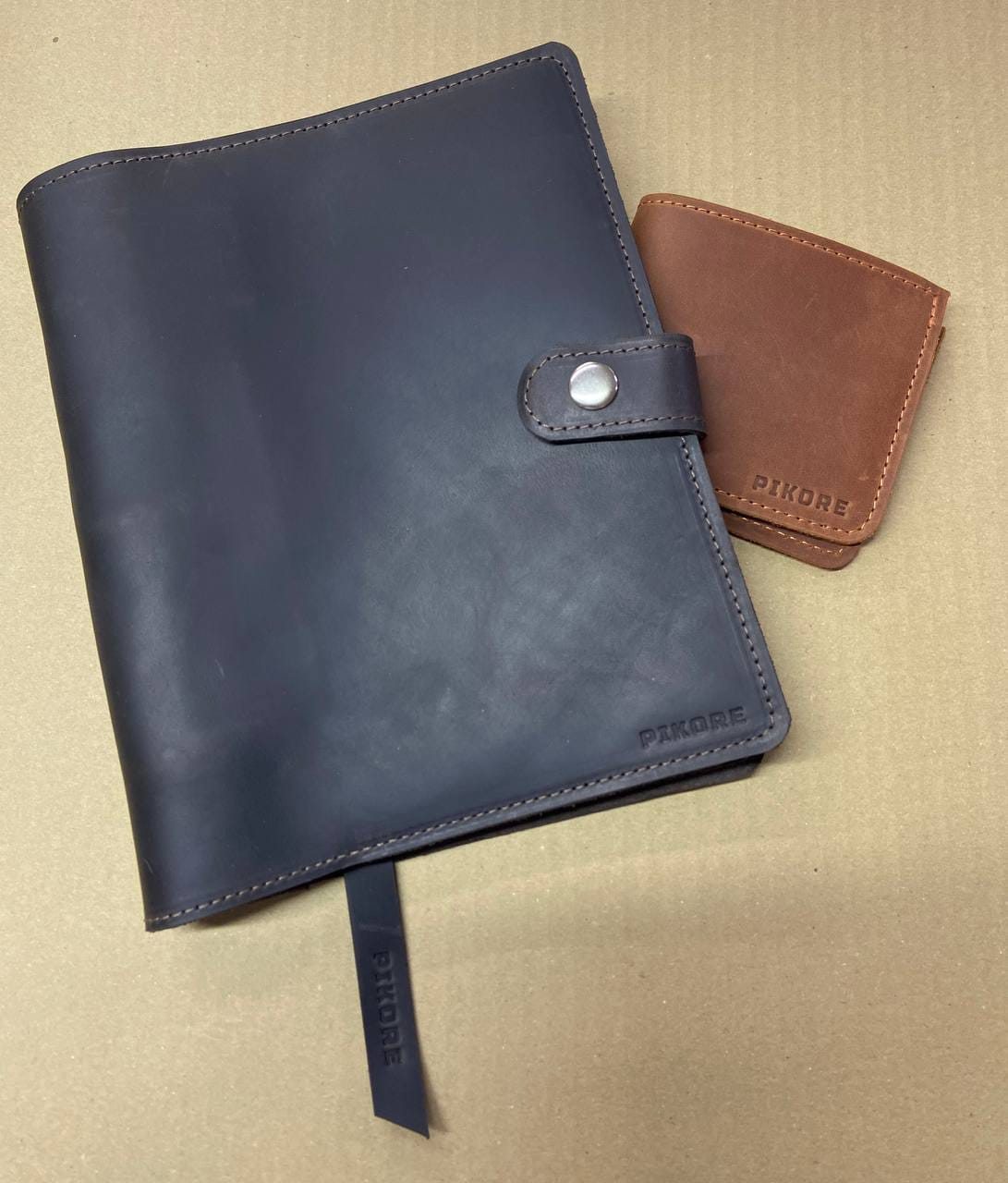 Customer photo review of Binder Cover Sable