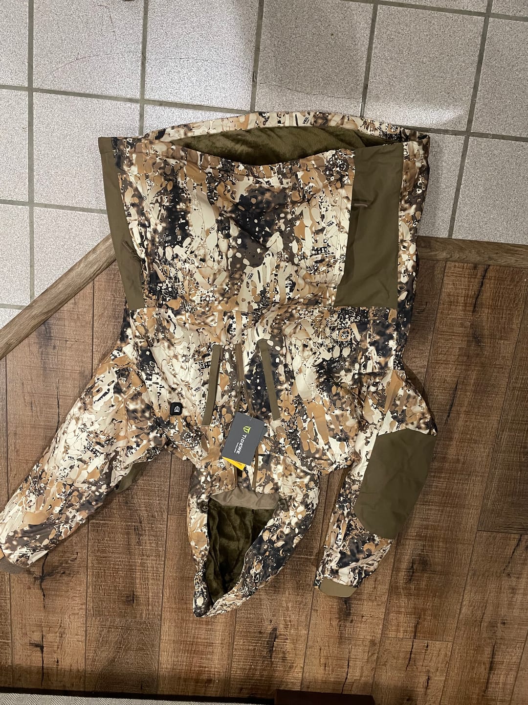 Customer photo review of TIDEWE Men’s Heated Duck Hunting Jacket with Fleece Lining, Waterproof 1/2 Zip Jacket for Hunting (Veil Avayde Camo, Size S-XXXL)