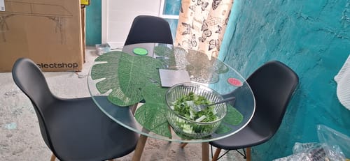 Customer photo review of Comedor Mesa T8 + 4 Sillas Oslo