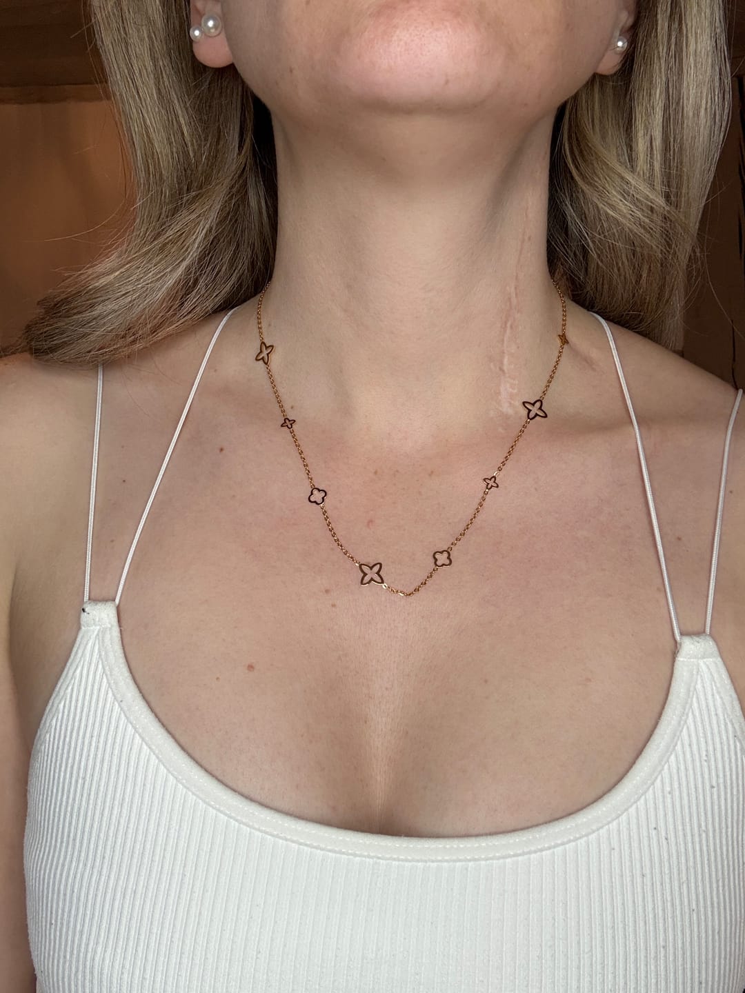 Customer photo review of Elegant Flower Kette | 18K vergoldet