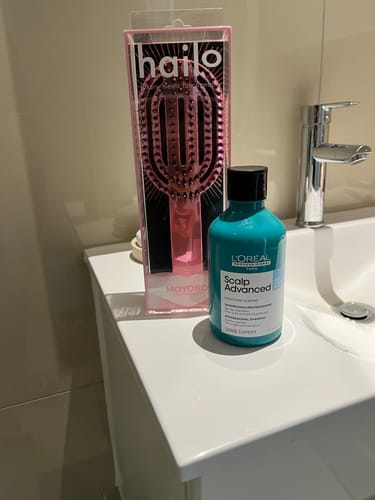 Customer photo review of Moyoko Hailo Detangling Brush – Pink Chrome