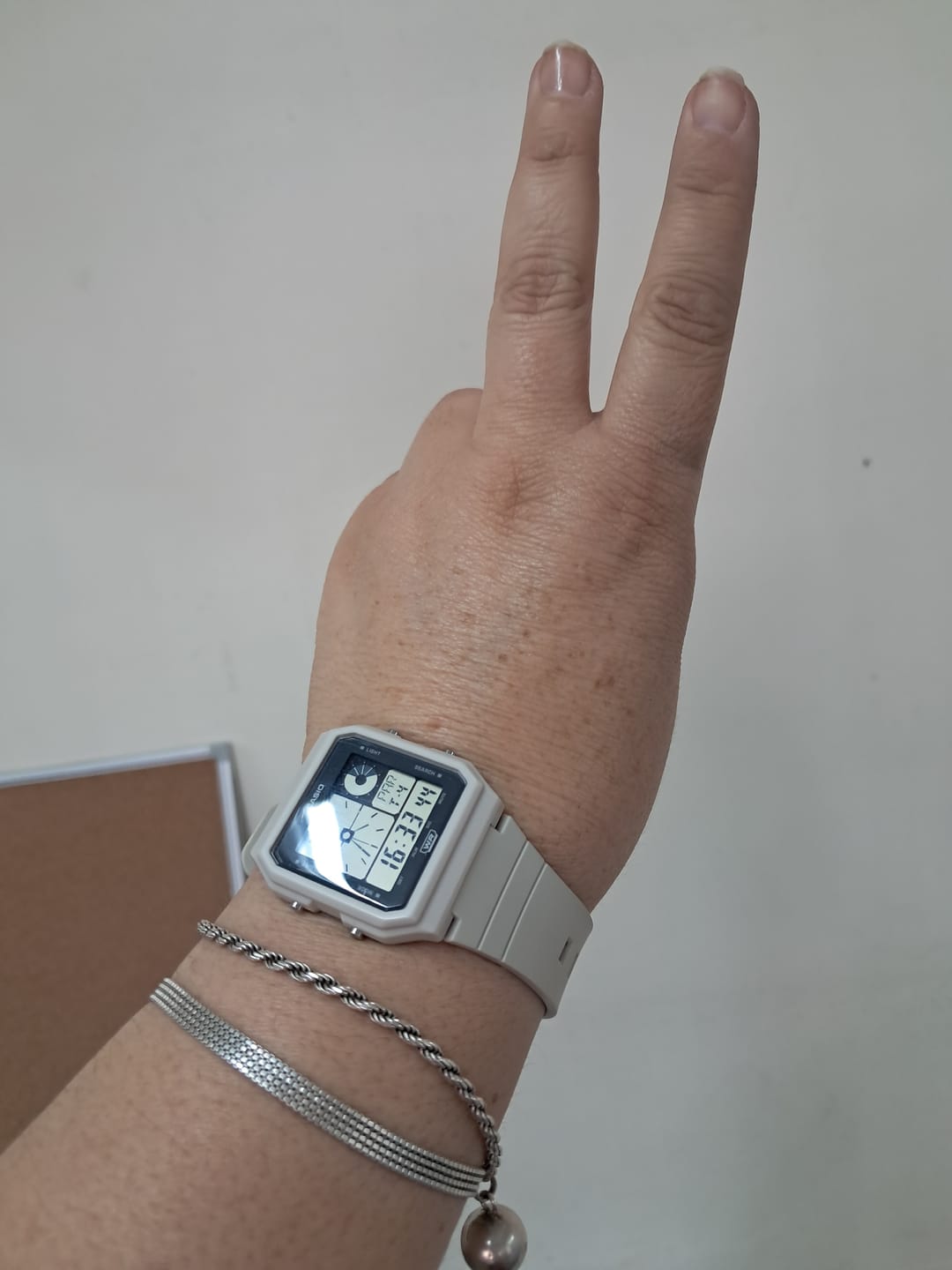 Customer photo review of Reloj Casio Vintage LF-20W-8ADF Twin-Graph Reissue Resina