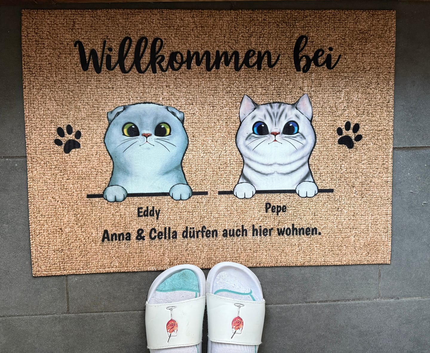 Customer photo review of Willkommen bei neugierigen Katzen - Individuelle Fußmatte