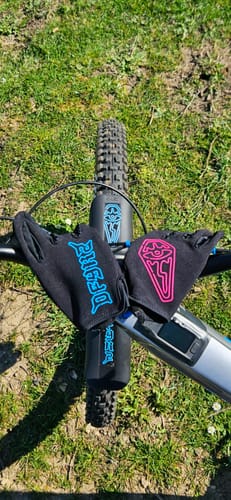 Customer photo review of Neon | Gravity Gloves
