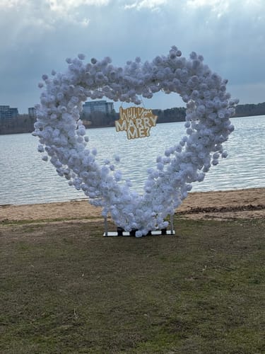 Customer photo review of 8ft White Rose Flower Wall Romantic Atmosphere Heart Shaped Wedding Decoration Indoor