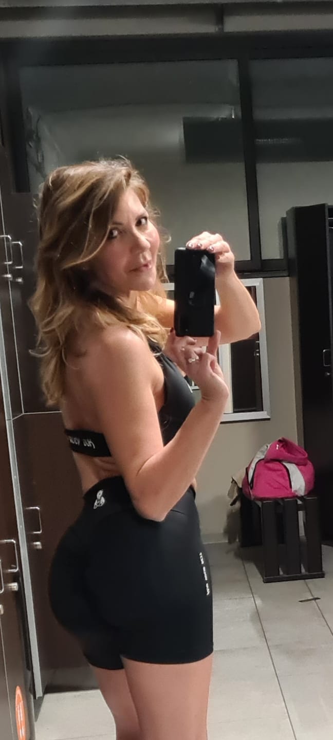 Customer photo review of LEGGINGS SHORTS INTENSE BLACK