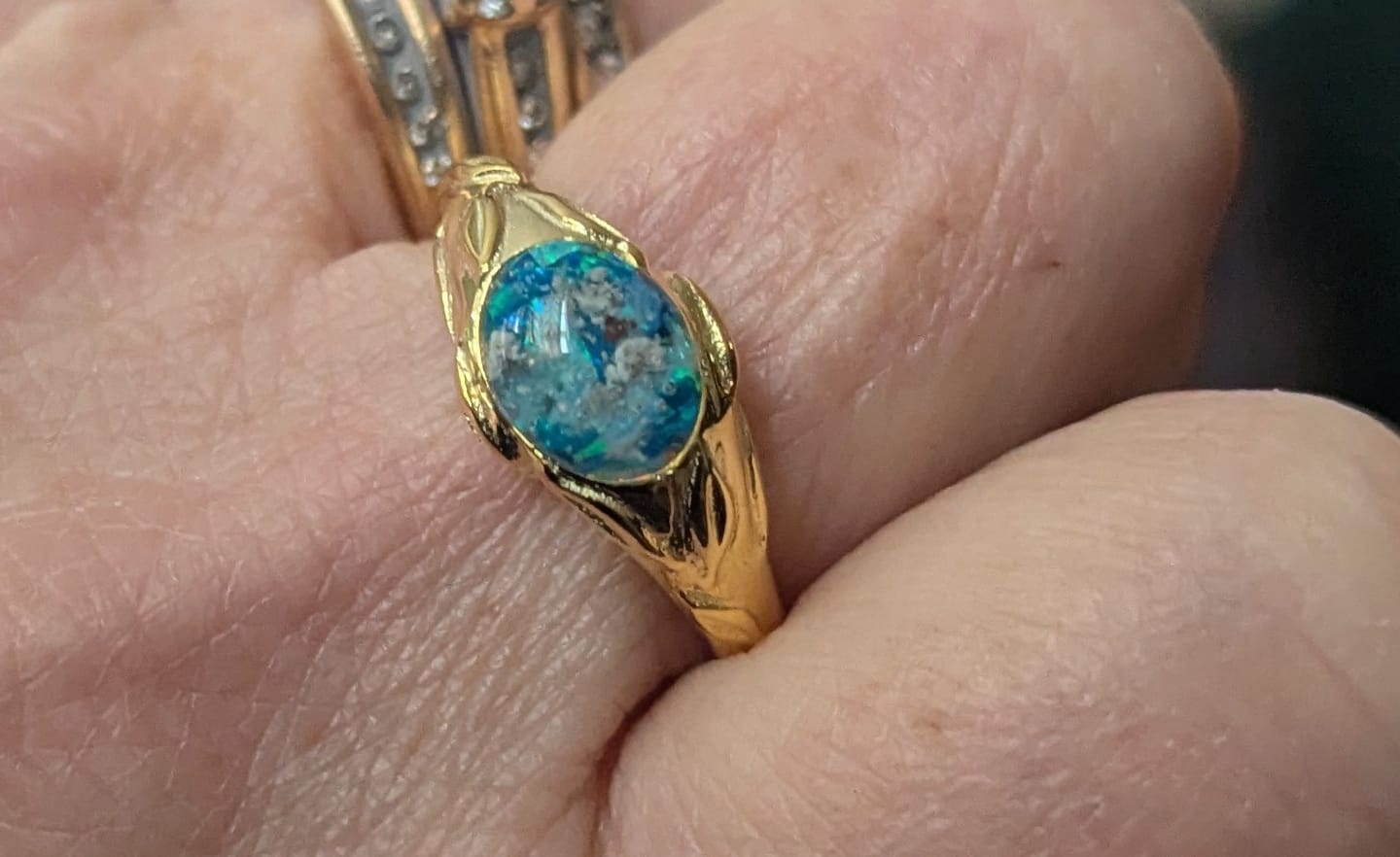 Customer photo review of Leaf Cremation Ring with Cremation Ashes