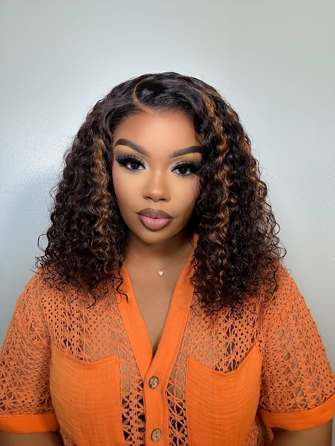 Customer photo review of AlwaysAmeera Same | Wavymy TikTok Viral Pre-cut Lace Wear Go Casual Blonde Highlights Water Wave Minimalist 4x6 Lace Wigs Dome Cap Glueless with Natural Hairline Wig