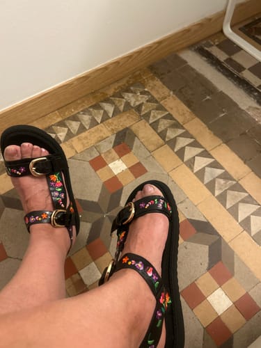 Customer photo review of SANDALIA HUIPIL BORDADA