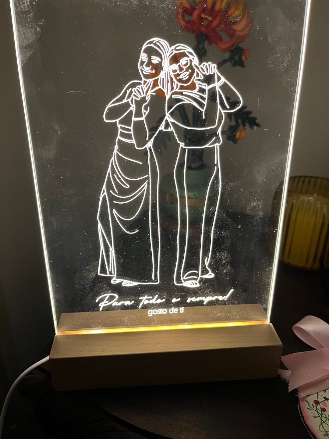Customer photo review of Lâmpada Retrato Line Art Personalizado