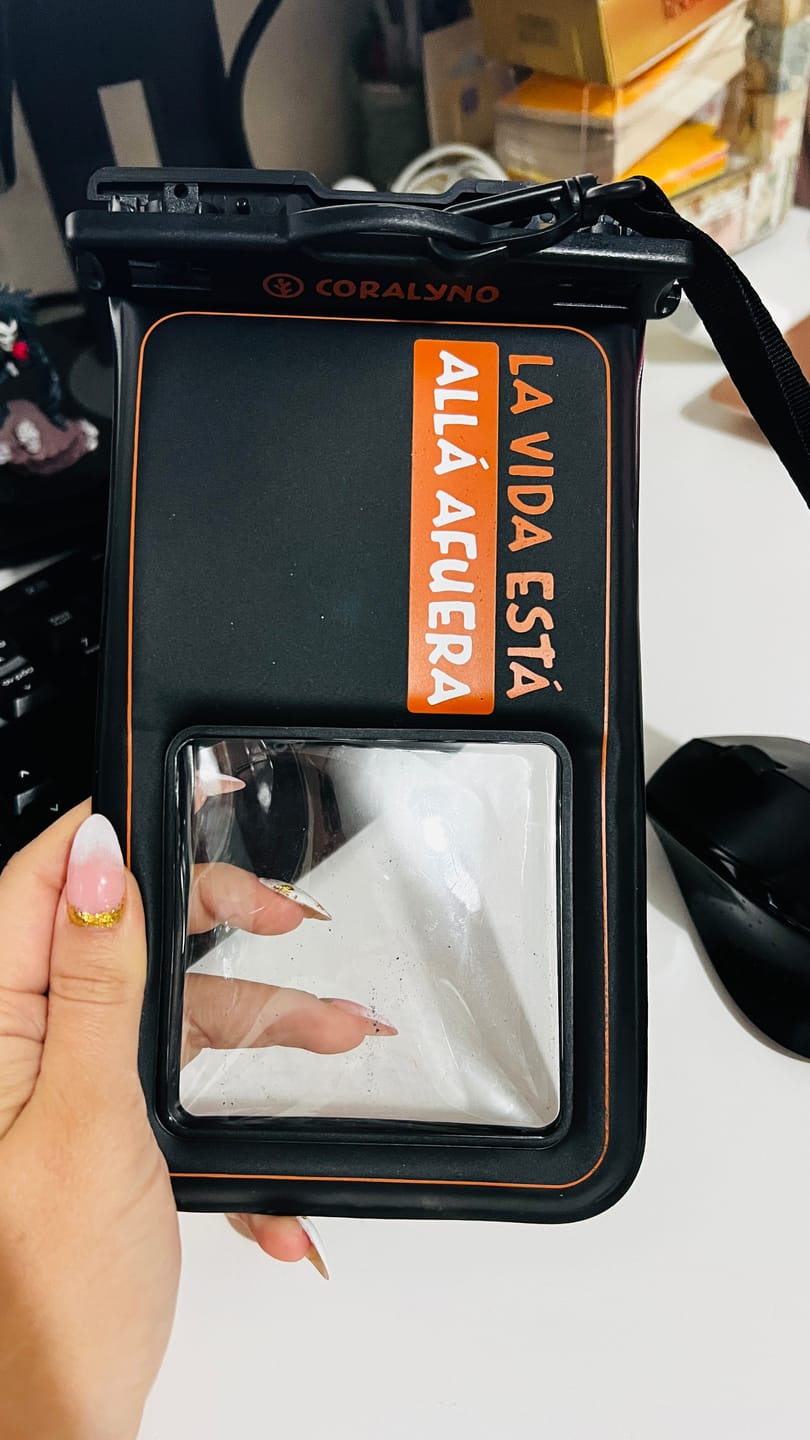 Customer photo review of FUNDA IMPERMEABLE PARA CELULAR