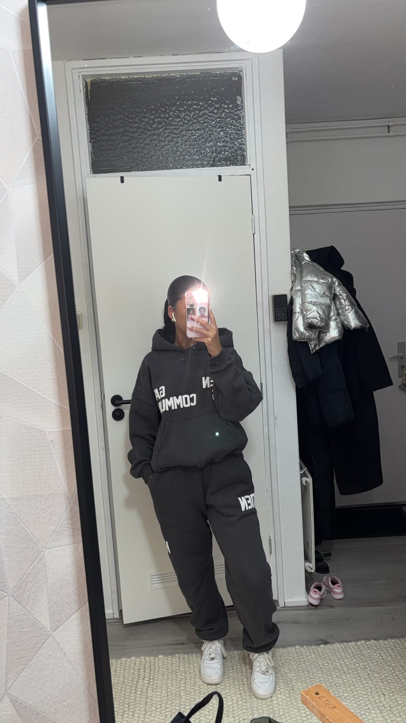 Customer photo review of GATED COMMUNITY HOODIE DARK GREY