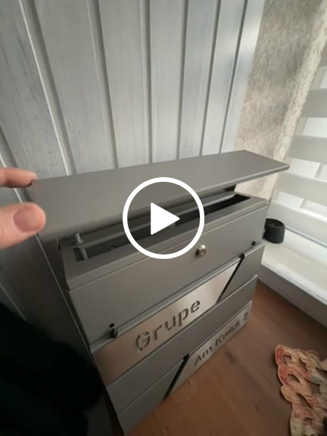 Customer video review of Absenkautomatik für Briefkastendeckel