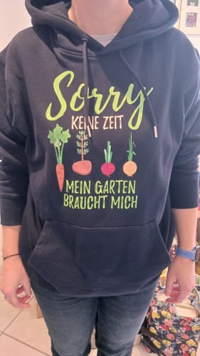 Customer photo review of Mein Garten braucht mich  - Premium Bio Hoodie
