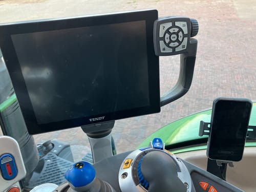 Customer photo review of Gadgetme Handyhalterung mit Wireless Ladefunktion passend für Fendt 15W Fast Wireless