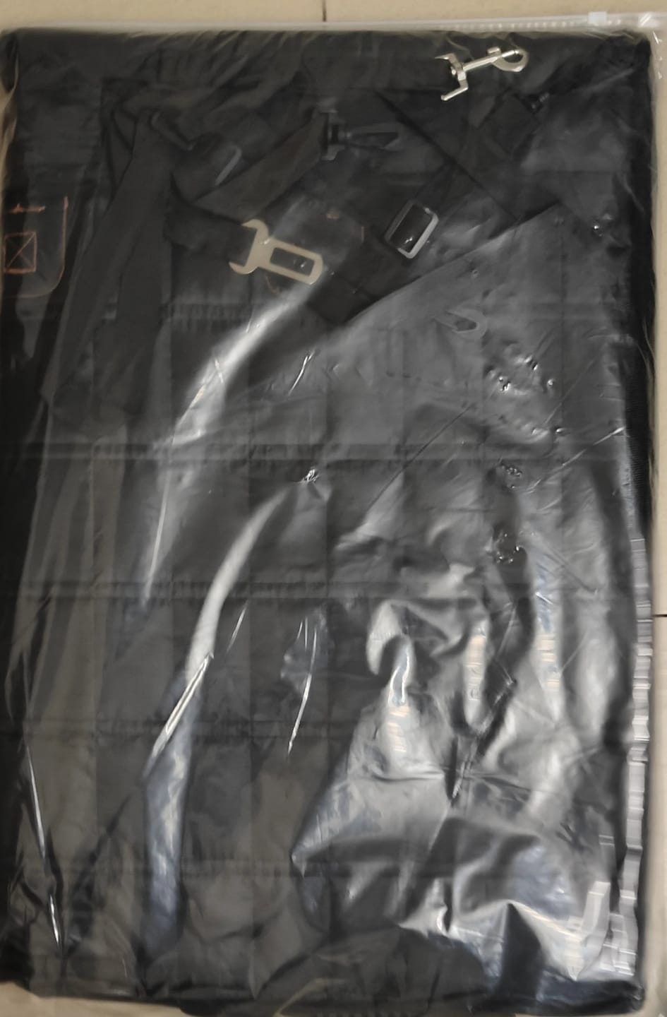 Customer photo review of Mellowpurr Sert Tabanlı Araba Koltuk Koruyucu