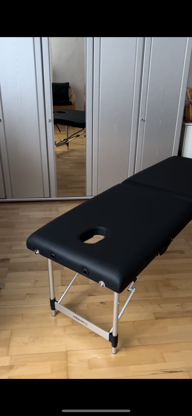 Customer photo review of Massageliege Klappbar Nadia | Kosmetikliege Tattooliege