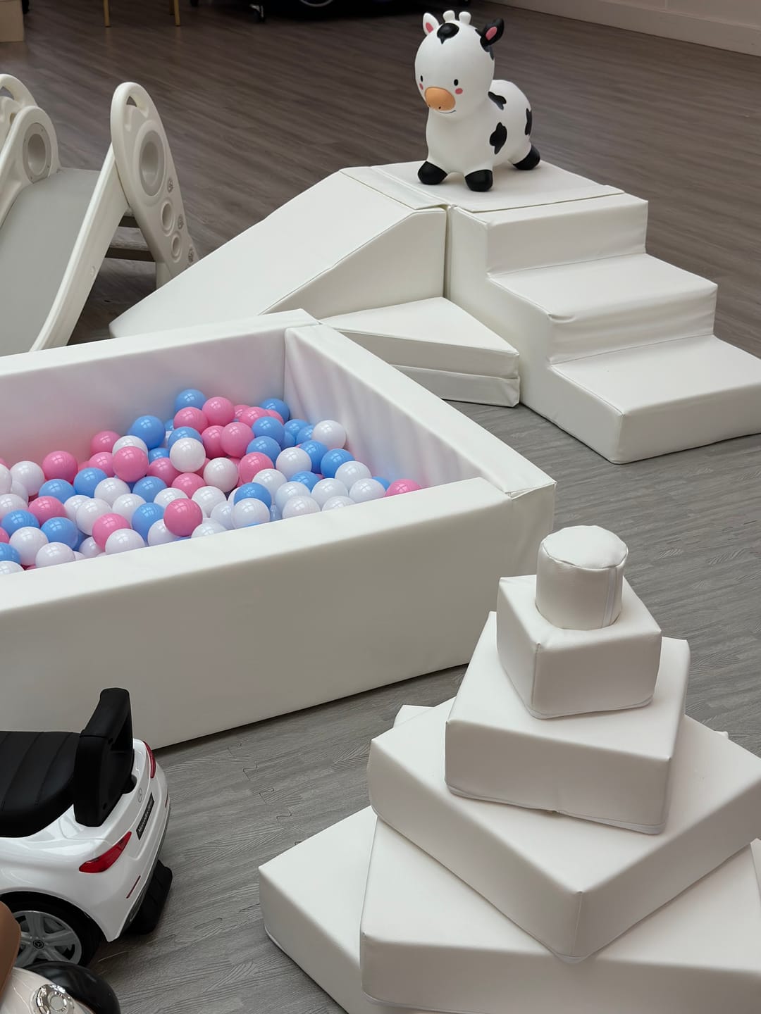 Customer photo review of Eco Leather Square Ball Pool & 300 Balls (Click to Select Ball Colours)
