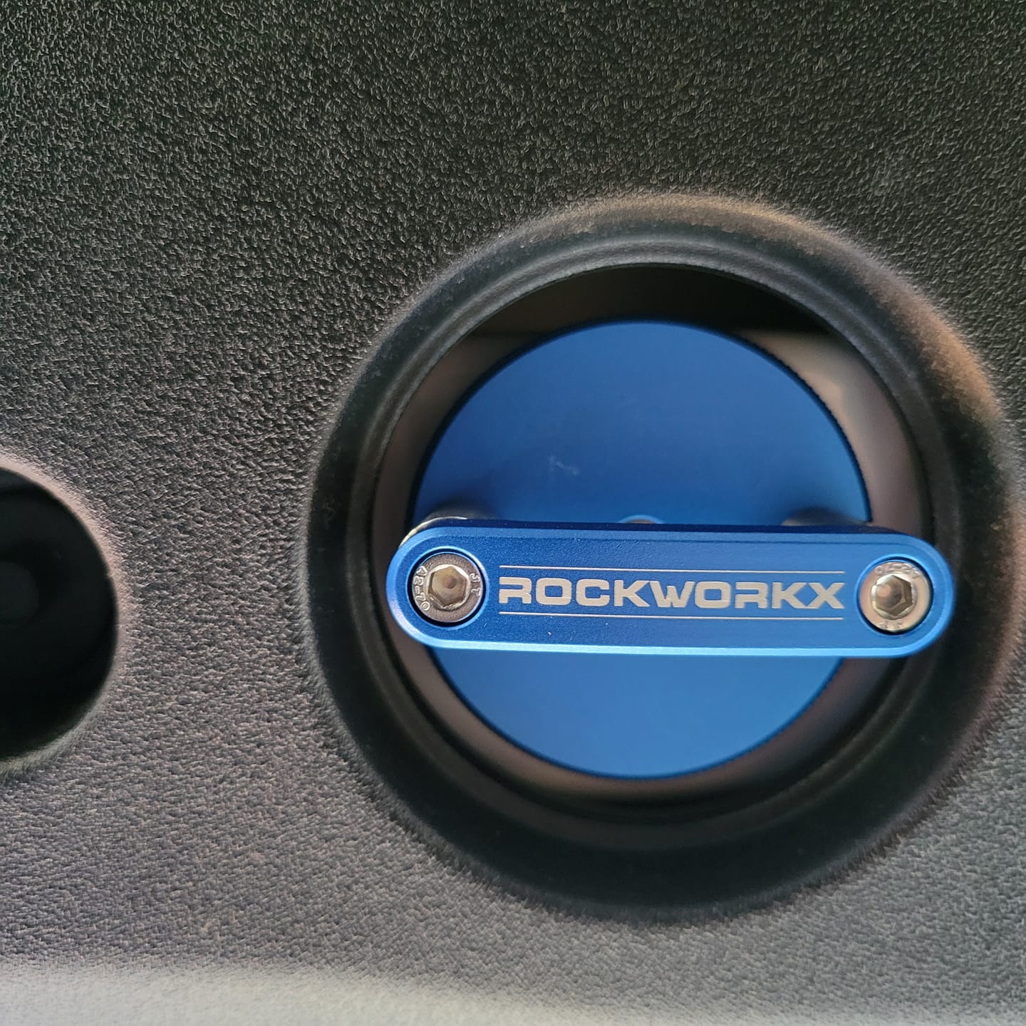 Customer photo review of JEEP WRANGLER (JK & JKU) Hard Top Quick Removal Thumb Screws & Mounting Knob SET! (6 Thumb Screws and 2 Knobs)