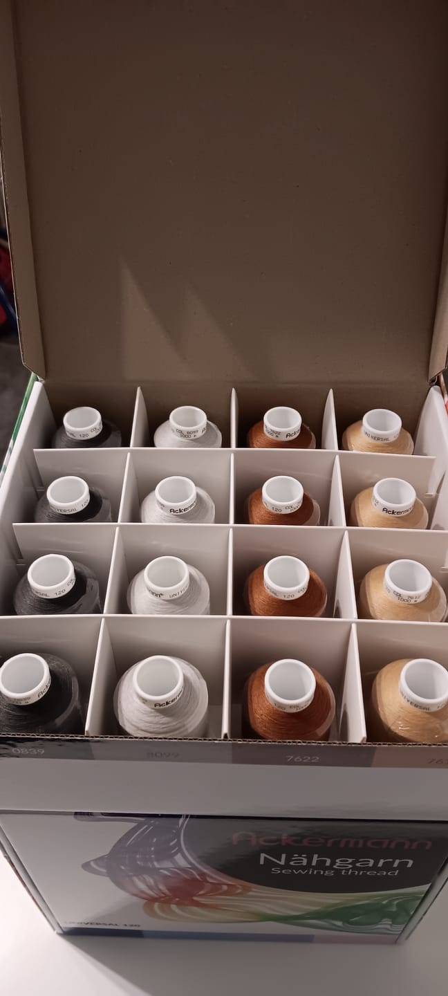 Customer photo review of Ackermann Nähgarn-Box Universal 120 64x 1.000m (Kone)