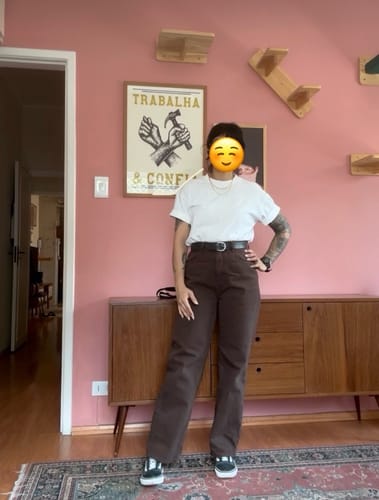 Renata F. review of Calça Jeans Reta Araçá Marrom Escuro image 1 out of 1