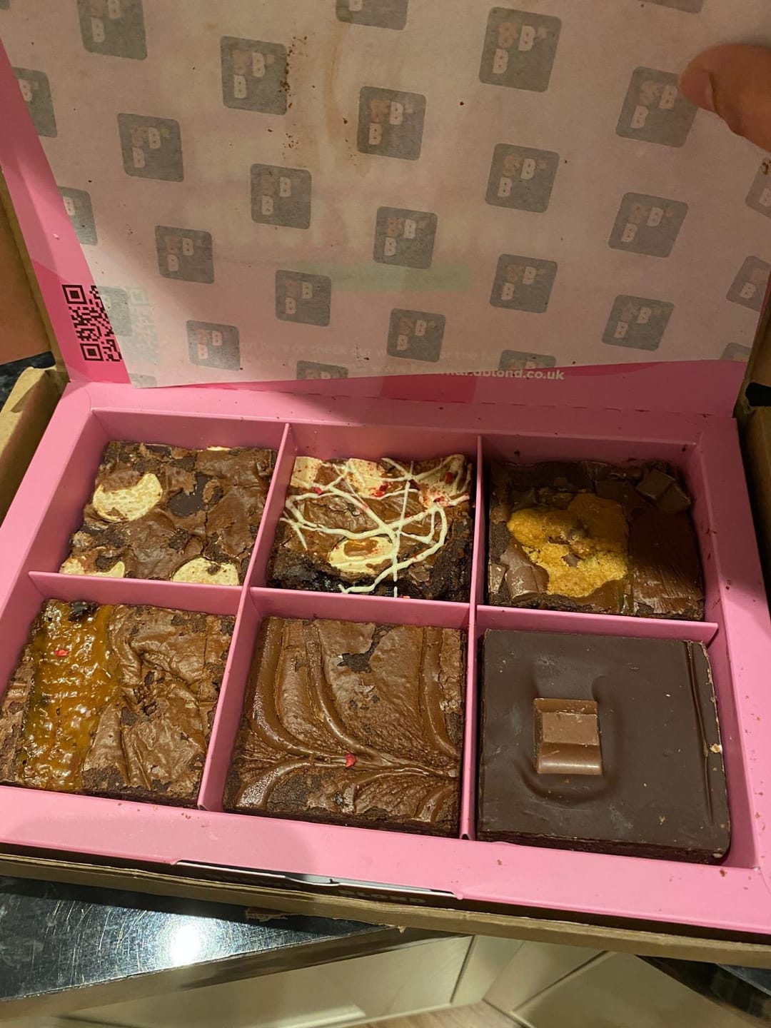 Customer photo review of Classic 6 Brownie Box