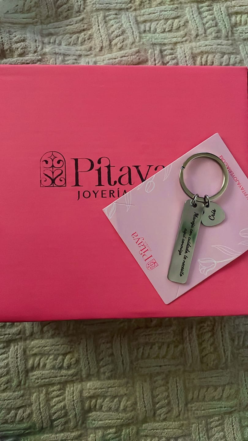 Customer photo review of Llavero Personalizado Love