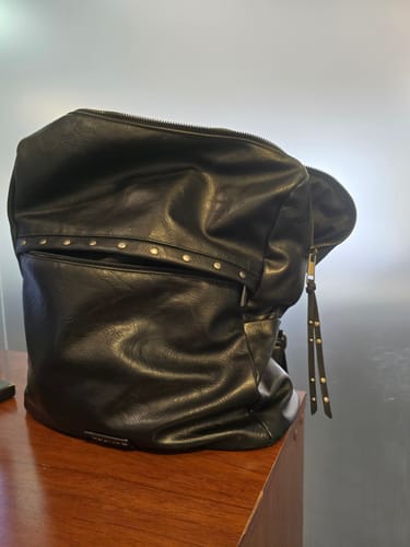 Reseña con foto de un cliente sobre Mochila Notebook Tachas Boho